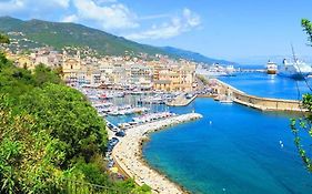 Charmant Studio climatisé avec parking, au cœur de pietranera, plage a 500m, Bastia a 2km